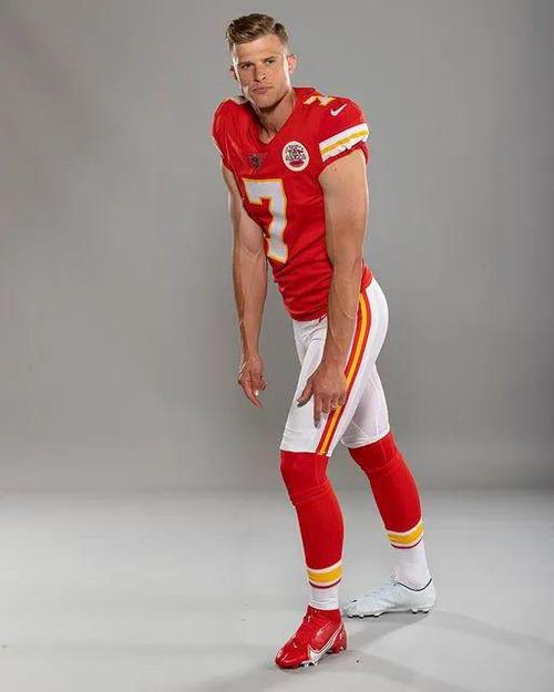 尊龙凯时独家：橄榄球场上的巨星对决即将上演